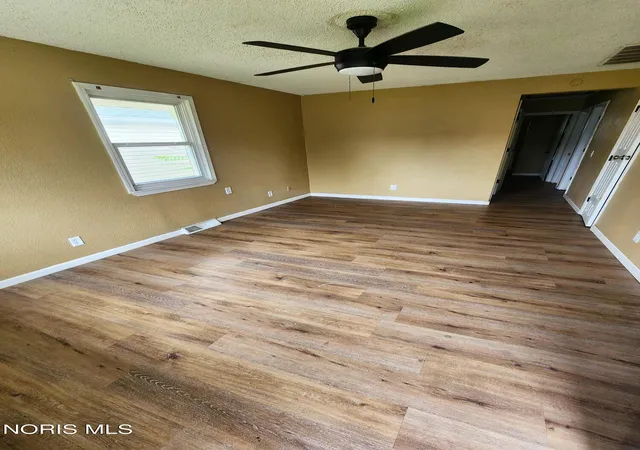 Photo 3 of Single family home for sale at 557 Whitlock Ave, Toledo, OH 43605 | MLS# 10012035 | Listing updated on 2026-10-27