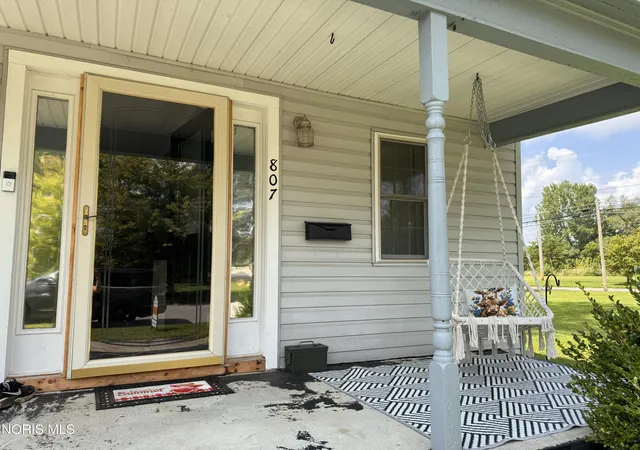 Photo 2 of Single family home for sale at 807 Delaware Ave, Montpelier, OH 43543 | MLS# 10012039 | Listing updated on 2026-08-31