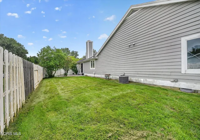 Listing Photo 2 - Condo for sale in building located at 2363 Mckivett Dr, Toledo, OH 43615