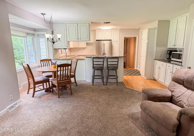 Photo 4 of Single family home for sale at 4911 Rolandale Ave, Toledo, OH 43623 | MLS# 10012278 | Listing updated on 2026-09-10