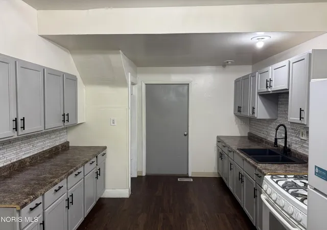 Photo 3 of Single family home for sale at 701 Brighton Ave, Toledo, OH 43609 | MLS# 10012047 | Listing updated on 2026-09-19