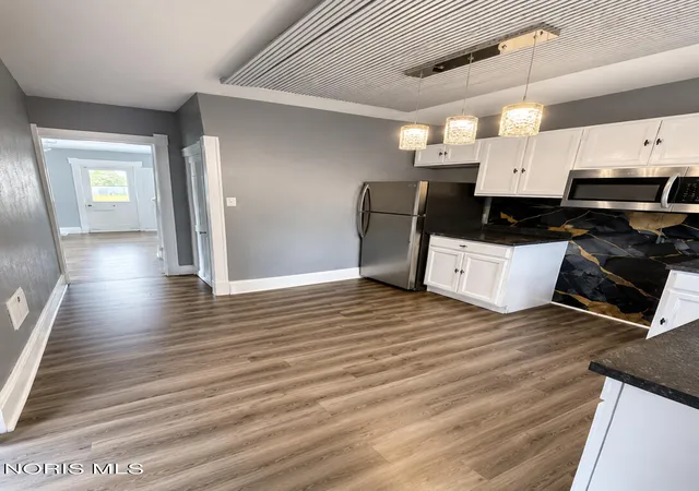 Photo 4 of Single family home for sale at 202 Hathaway St, Toledo, OH 43605 | MLS# 10012133 | Listing updated on 2026-09-30