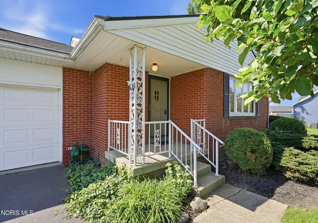 Photo 3 of Single family home for sale at 2033 W Sandusky St, Findlay, OH 45840 | MLS# 10012322 | Listing updated on 2026-09-05
