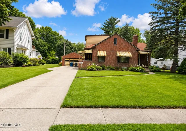 1st image of 2036 Eastbrook Dr, Toledo, OH 43613 | MLS# 10012075