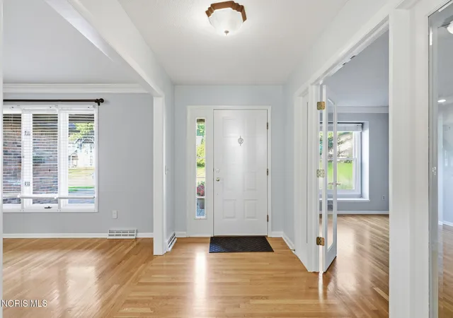 Photo 2 of Single family home for sale at 2716 Stoneleigh Dr, Toledo, OH 43617 | MLS# 10012381 | Listing updated on 2026-09-10