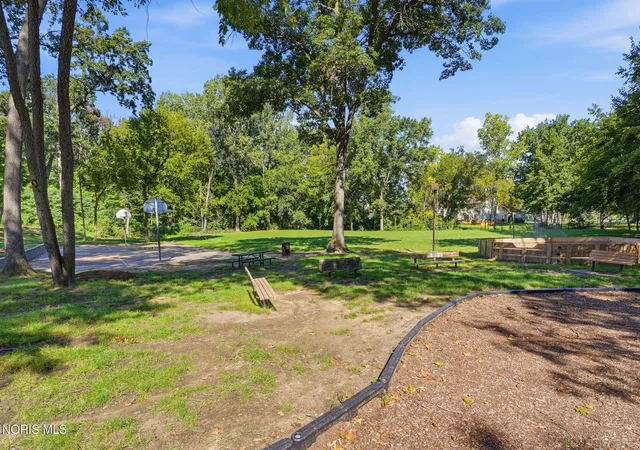 Photo 69 of Single family home for sale at 2716 Stoneleigh Dr, Toledo, OH 43617 | MLS# 10012381 | Listing updated on 2026-09-10