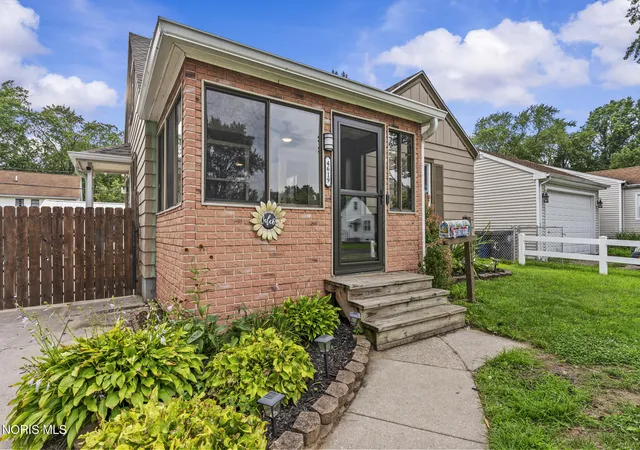 Photo 2 of Sale Pending at 4619 Luann Ave, Toledo, OH 43623 | MLS# 10012099 | Listing updated on 2026-08-28