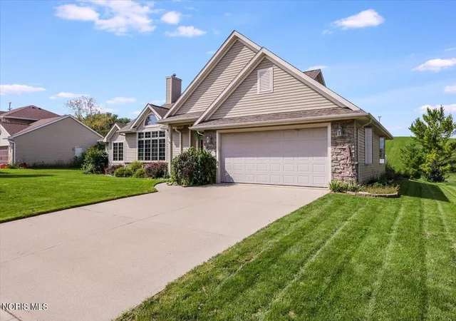 Photo 2 of Single family home for sale at 709 Parkside Dr, Wauseon, OH 43567 | MLS# 10012132 | Listing updated on 2026-08-28