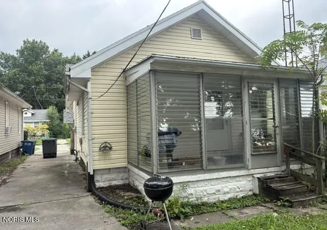 4th image of 2045 Fairfax Rd, Toledo, OH 43613 | MLS# 10012086