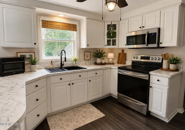 Sale Pending at 6247 W Pembridge Dr, Toledo, OH 43615 | MLS# 10012093 | Listing updated on 2026-08-25