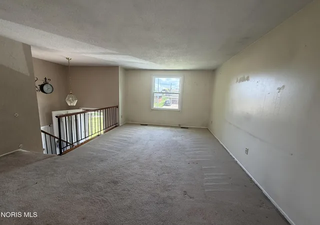 Photo 2 of Single family home for sale at 5949 Vistamar Rd, Toledo, OH 43611 | MLS# 10012094 | Listing updated on 2026-09-03