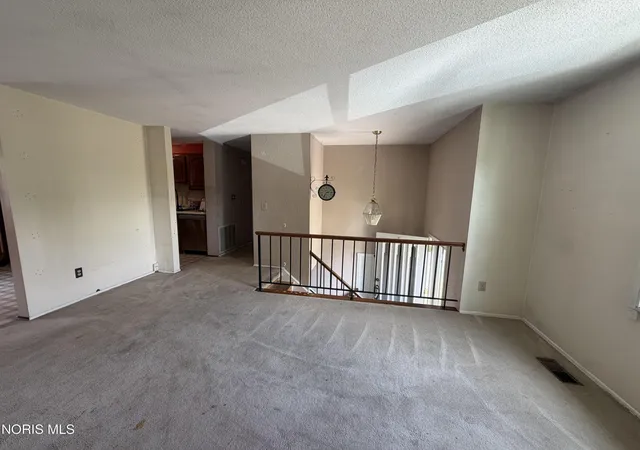 Photo 2 of Single family home for sale at 5949 Vistamar Rd, Toledo, OH 43611 | MLS# 10012094 | Listing updated on 2026-09-03