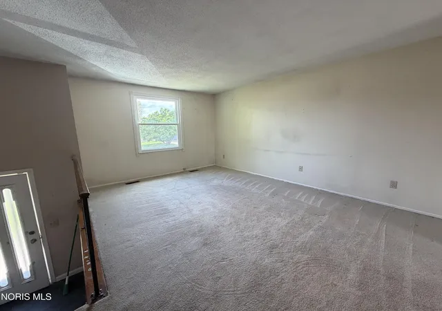 Photo 4 of Single family home for sale at 5949 Vistamar Rd, Toledo, OH 43611 | MLS# 10012094 | Listing updated on 2026-09-03