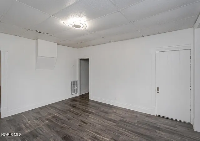 Listing Photo 3 - Condo for sale in building located at 1608 Milburn Ave, Toledo, OH 43606