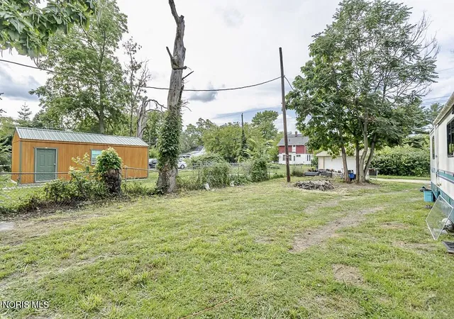 Listing Photo 2 - Condo for sale in building located at 1608 Milburn Ave, Toledo, OH 43606