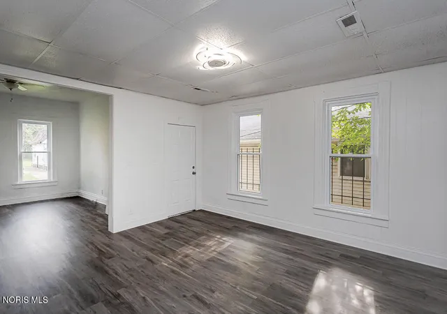 Listing Photo 5 - Condo for sale in building located at 1608 Milburn Ave, Toledo, OH 43606