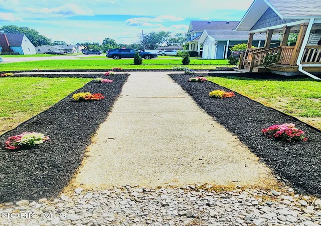 Photo 2 of Single family home for sale at 714 Moss St, Defiance, OH 43512 | MLS# 10012334 | Listing updated on 2026-09-15