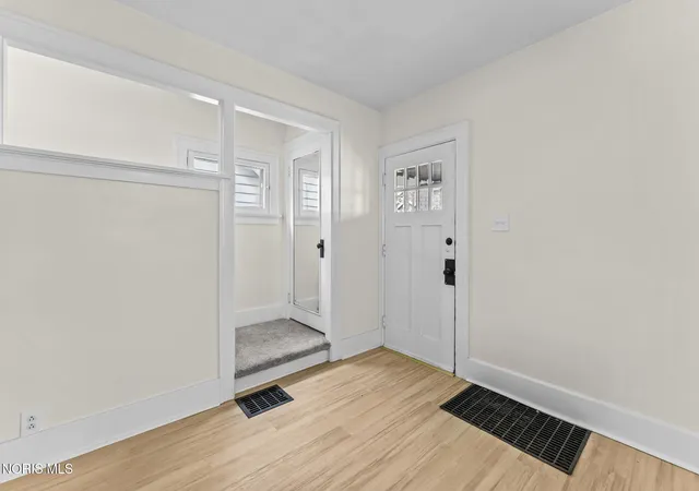 Photo 3 of Sale Pending at 1941 Parkdale Ave, Toledo, OH 43607 | MLS# 10012101 | Listing updated on 2026-09-01