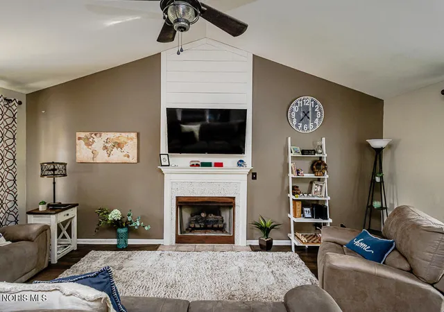 3rd image of 1524 Plum Creek Dr, Findlay, OH 45840 | MLS# 10012294