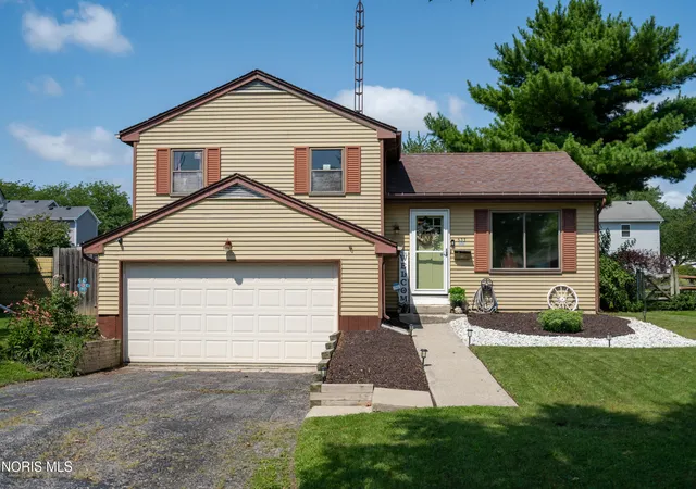1st image of 633 Southfield Dr, Maumee, OH 43537 | MLS# 10012109