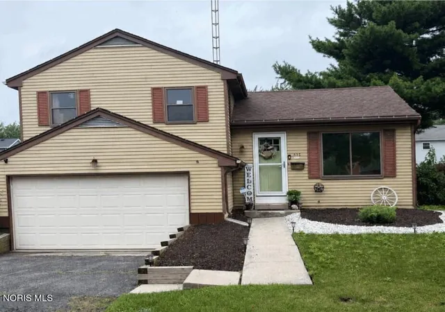 2nd image of 633 Southfield Dr, Maumee, OH 43537 | MLS# 10012109