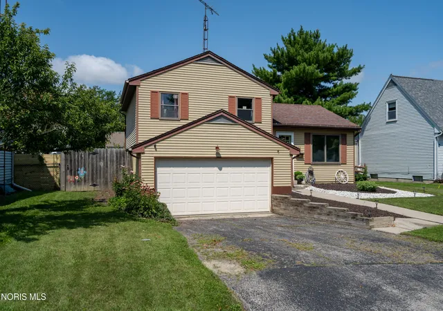 Photo 3 of Single family home for sale at 633 Southfield Dr, Maumee, OH 43537 | MLS# 10012109 | Listing updated on 2026-09-02
