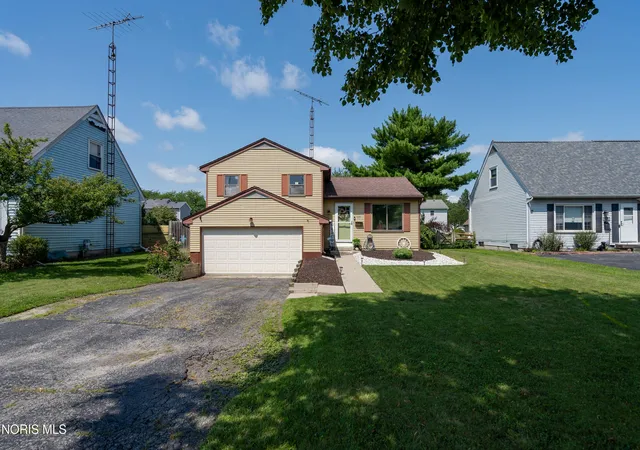 Photo 3 of Single family home for sale at 633 Southfield Dr, Maumee, OH 43537 | MLS# 10012109 | Listing updated on 2026-09-02