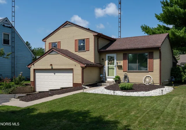 Photo 4 of Single family home for sale at 633 Southfield Dr, Maumee, OH 43537 | MLS# 10012109 | Listing updated on 2026-09-02