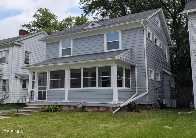 2nd image of 2034 Perth St, Toledo, OH 43607 | MLS# 10012115