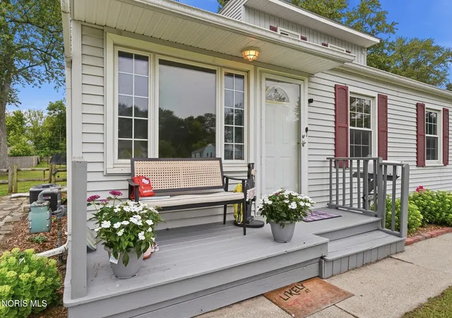 Photo 3 of Single family home for sale at 6012 Greenacre Rd, Toledo, OH 43615 | MLS# 10012121 | Listing updated on 2026-09-13