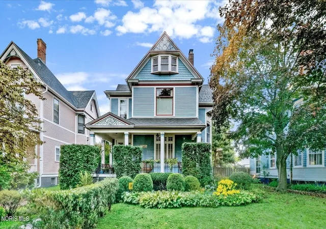 Single family home for sale at 2447 Robinwood Ave, Toledo, OH 43620 | MLS# 10012235