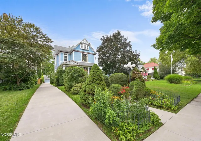 Photo 2 of Single family home for sale at 2447 Robinwood Ave, Toledo, OH 43620 | MLS# 10012235 | Listing updated on 2026-08-24