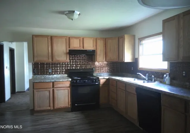 Photo 3 of Single family home for sale at 403 Tacoma Ave, Defiance, OH 43512 | MLS# 10012138 | Listing updated on 2026-09-17