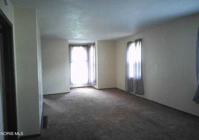 Photo 3 of Single family home for sale at 403 Tacoma Ave, Defiance, OH 43512 | MLS# 10012138 | Listing updated on 2026-09-17