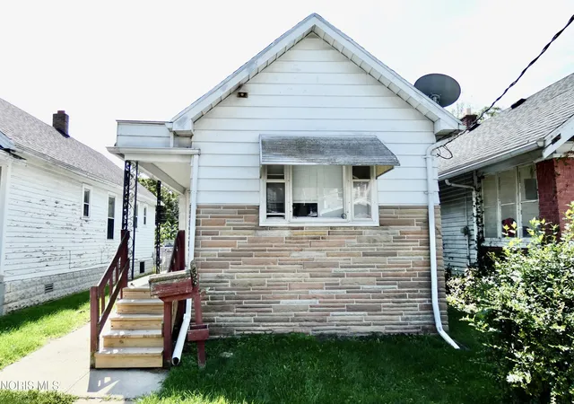 Photo 2 of Single family home for sale at 238 E Weber St, Toledo, OH 43608 | MLS# 10012559 | Listing updated on 2026-08-27