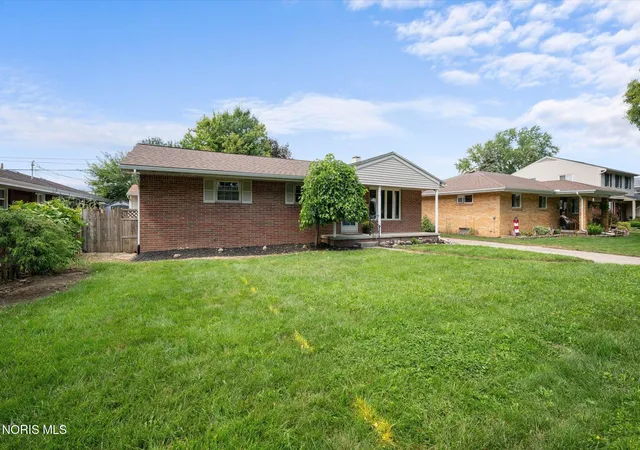 Photo 2 of Single family home for sale at 5405 Ketukkee Trl, Toledo, OH 43611 | MLS# 10012149 | Listing updated on 2026-09-13