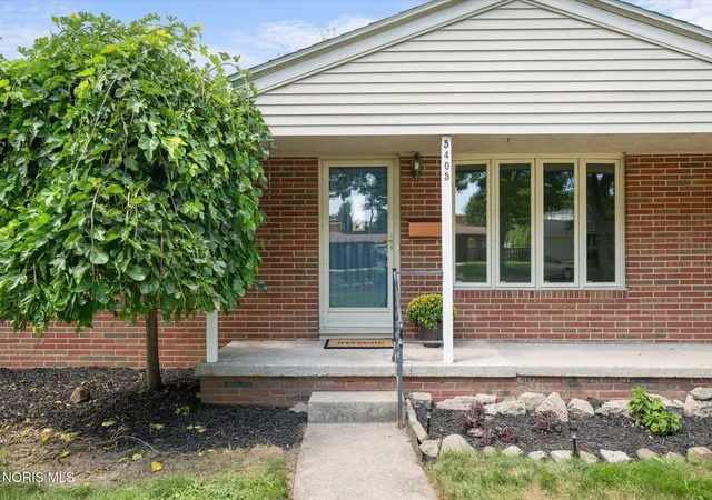 Photo 4 of Single family home for sale at 5405 Ketukkee Trl, Toledo, OH 43611 | MLS# 10012149 | Listing updated on 2026-10-08