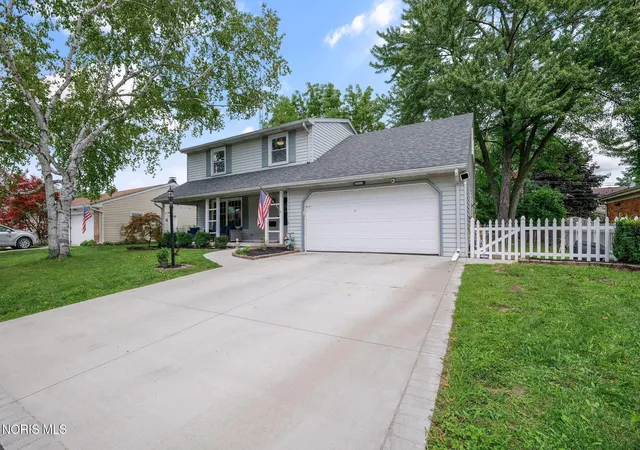 Photo 3 of Sale Pending at 1079 Eastbrook Dr, Perrysburg, OH 43551 | MLS# 10012360 | Listing updated on 2026-09-23