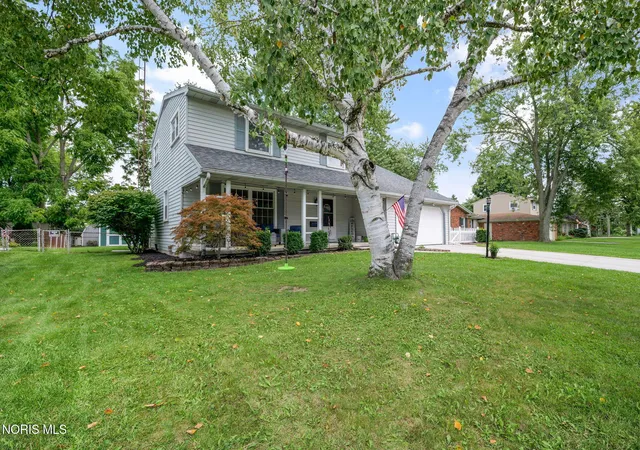 Photo 3 of Sale Pending at 1079 Eastbrook Dr, Perrysburg, OH 43551 | MLS# 10012360 | Listing updated on 2026-09-23