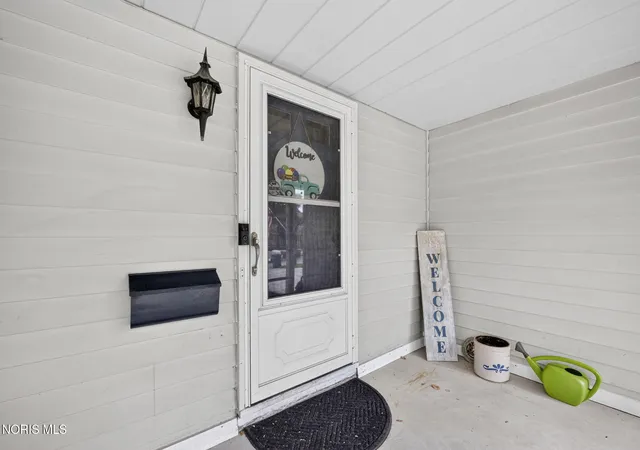 Photo 4 of Sale Pending at 1079 Eastbrook Dr, Perrysburg, OH 43551 | MLS# 10012360 | Listing updated on 2026-09-23