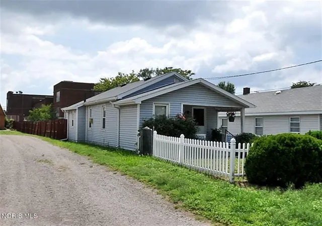 1st image of 2433 Paradise Ave, Toledo, OH 43613 | MLS# 10012159