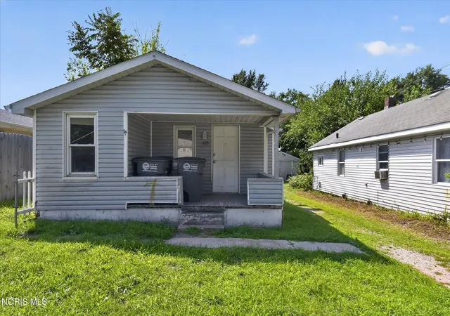 Photo 2 of Single family home for sale at 2433 Paradise Ave, Toledo, OH 43613 | MLS# 10012159 | Listing updated on 2026-09-09