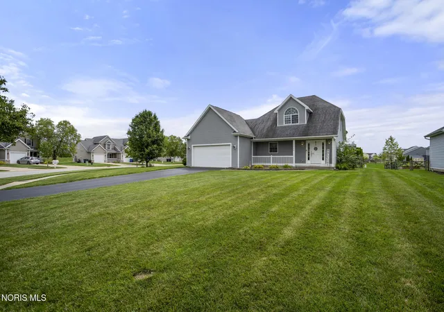 2nd image of 1954 Horseshoe Bend Dr, Perrysburg, OH 43551 | MLS# 10012172
