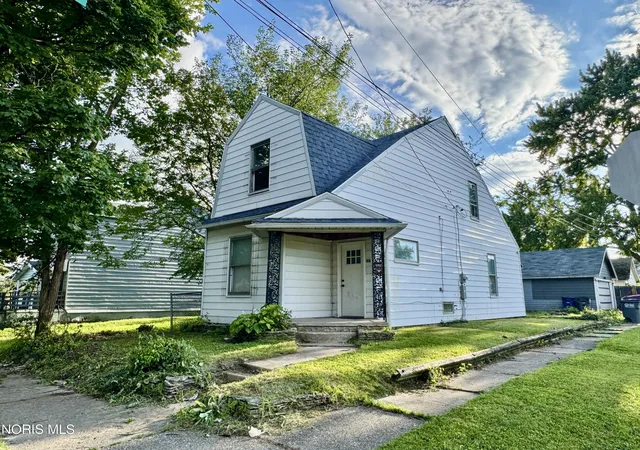 Photo 1 of Single family home for sale at 1102 White St, Toledo, OH 43605 | MLS# 10012333 | Listing updated on 2026-08-28