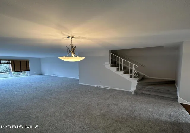 Listing Photo 4 - Condo for sale in building located at 5122 Regency Dr, Toledo, OH 43615 - Unit #2