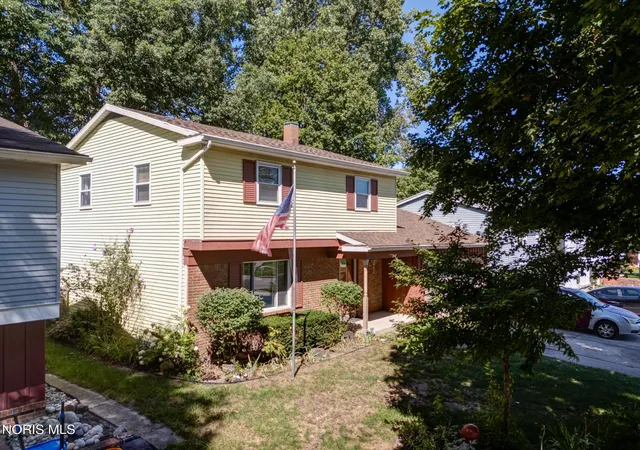 Photo 2 of Sale Pending at 6007 Tetherwood Dr, Toledo, OH 43613 | MLS# 10012171 | Listing updated on 2026-09-10