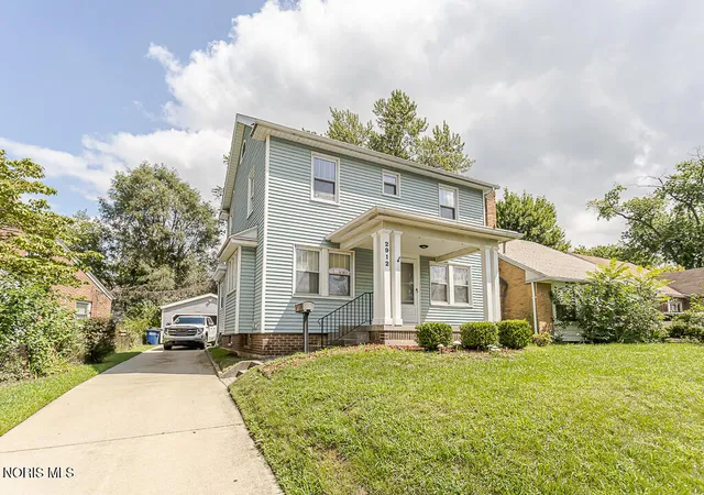 3rd image of 2912 Merrimac Blvd, Toledo, OH 43606 | MLS# 10012196