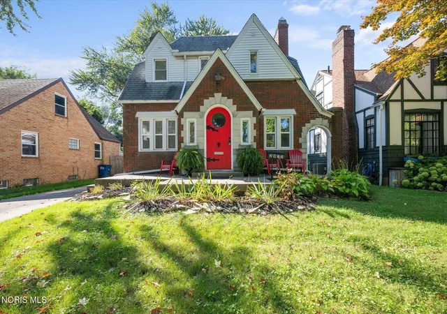 Photo 1 of Single family home for sale at 2935 Algonquin Pkwy, Toledo, OH 43606 | MLS# 10012204 | Listing updated on 2026-10-25