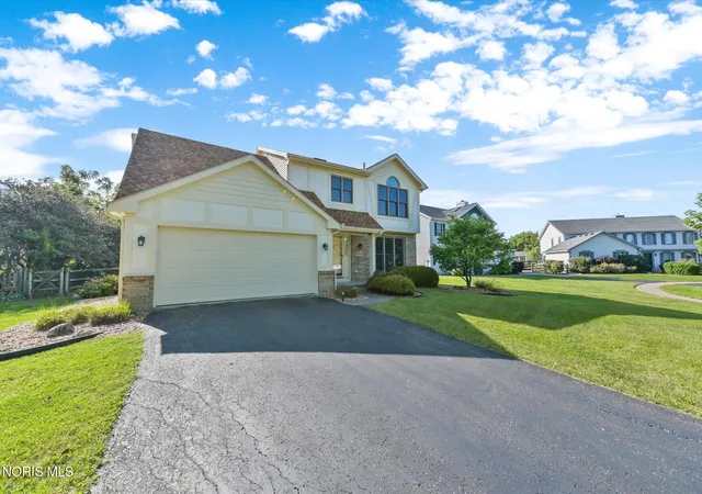 Photo 2 of Single family home for sale at 26441 Pin Oak Ct, Perrysburg, OH 43551 | MLS# 10012180 | Listing updated on 2026-09-22