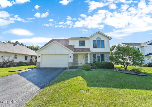 Photo 3 of Single family home for sale at 26441 Pin Oak Ct, Perrysburg, OH 43551 | MLS# 10012180 | Listing updated on 2026-09-22